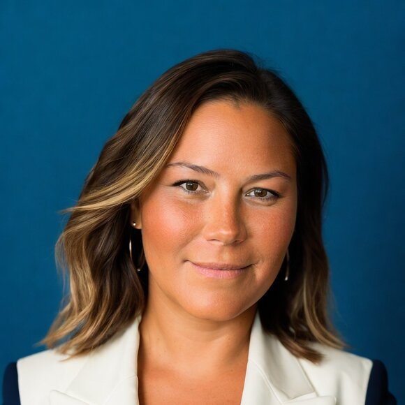 Meet your Posher, Tori - Picture 2 of 3